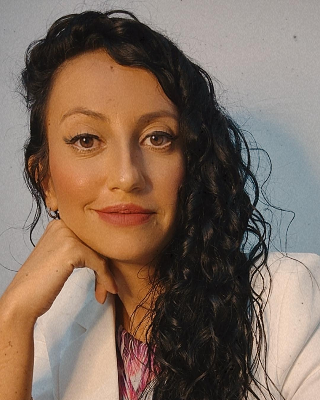 Mayara Cabral, bibliotecária e fundadora do Biblio Mkt